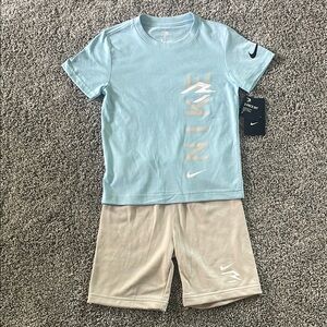 NEW! NIKE 2-PIECE SHORTS AND T-SHIRT SET. SIZE 7. BOYS.